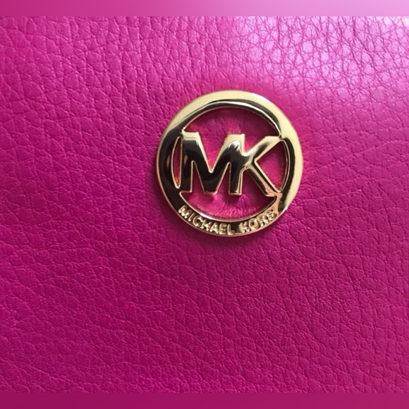 Michael Kors Fulton Pebbled Leather Crossbody Chain Bag - Picture 6 of 10